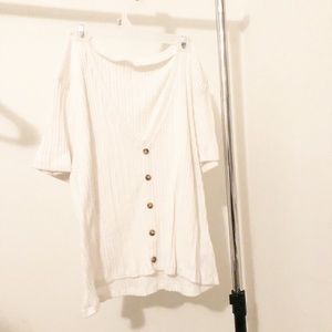 WHITE RIBBED BUTTON TOP